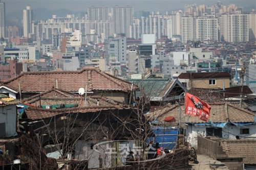 아파트에 밀려난 달동네